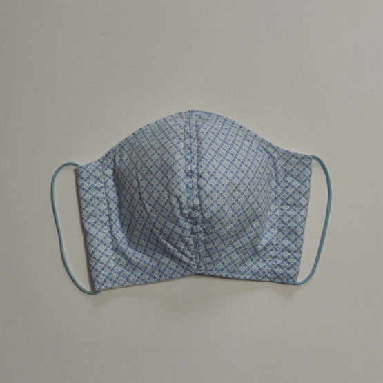 Masque ergonomique (micro motif chemise ciel)